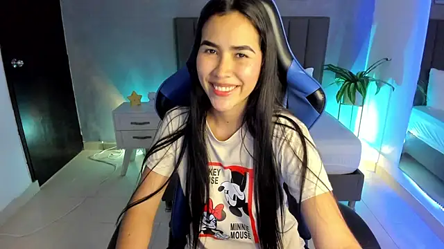 alessia leroy online show from March 17, 2025, 10:51 pm