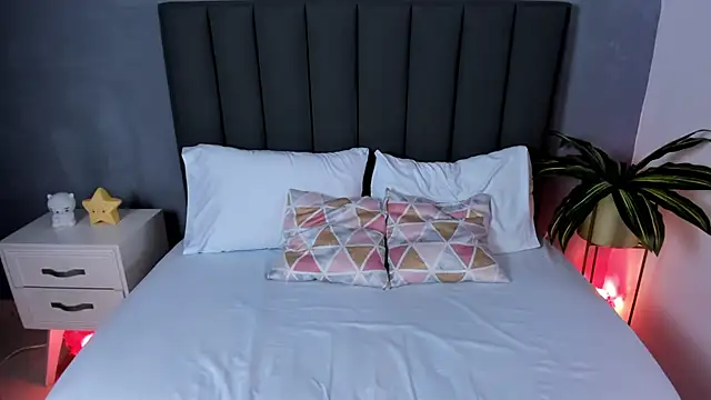 alessia leroy online show from March 5, 2025, 10:54 pm