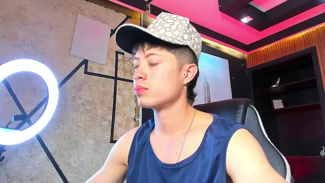 marcuscollins1  online show from December 1, 2025, 1:34 pm