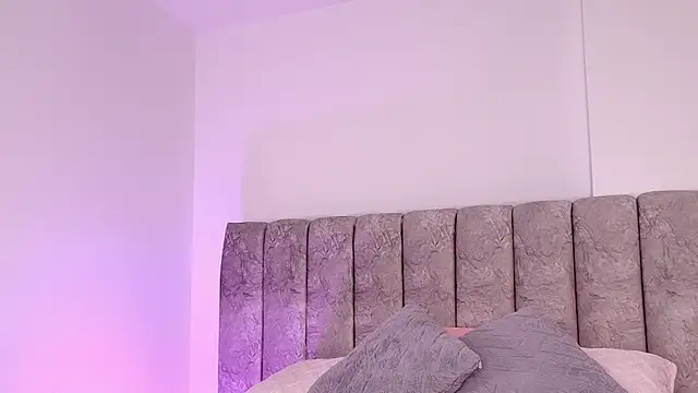 sara lopee1 online show from November 4, 2025, 12:09 pm