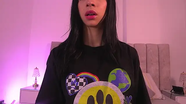 sara lopee1 online show from November 25, 2025, 11:54 am