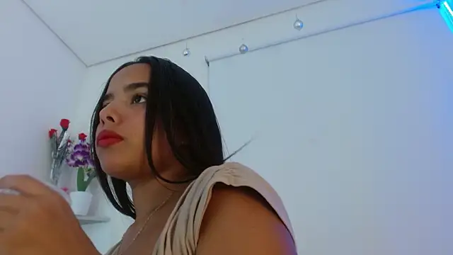 Roxy Stonee online show from October 28, 2025, 7:24 pm