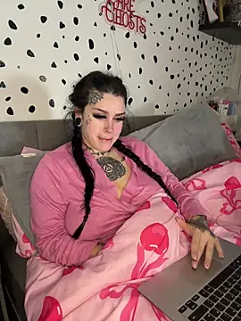 tempzzz12 online show from May 15, 2026, 7:17 am