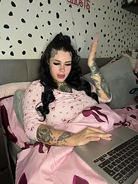 tempzzz12 online show from May 18, 2026, 7:13 am