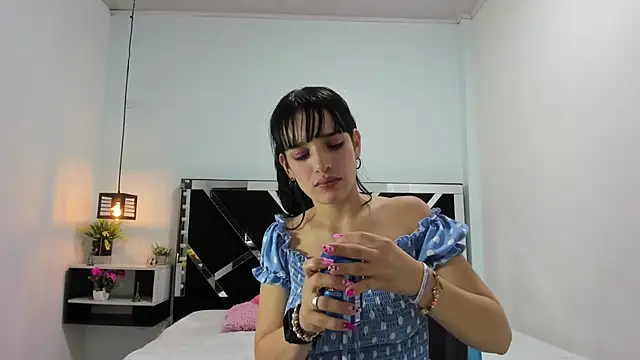 Annyrosee online show from March 13, 2025, 8:00 pm