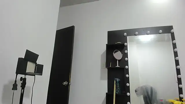 Annyrosee online show from March 18, 2025, 2:40 am