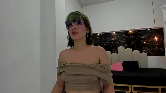 Annyrosee online show from September 23, 2025, 8:05 pm