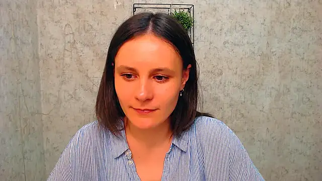 ValeriaHeart  online show from February 21, 2025, 3:43 pm