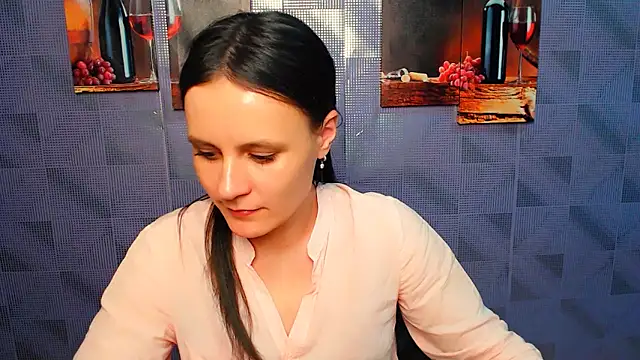 ValeriaHeart  online show from February 19, 2025, 2:44 pm