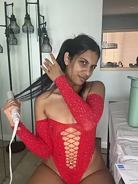 Snapshot of Liyah_19 chatting on December 14, 2025, 6:02 pm Liyah 19 online show from December 14, 2025, 6:02 pm