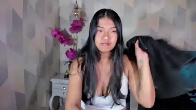 ScarletKray online show from October 13, 2025, 9:05 pm