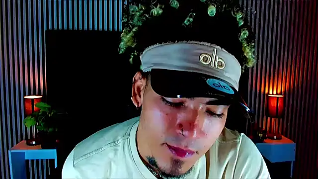 LihanJor 23 online show from October 18, 2025, 1:02 pm