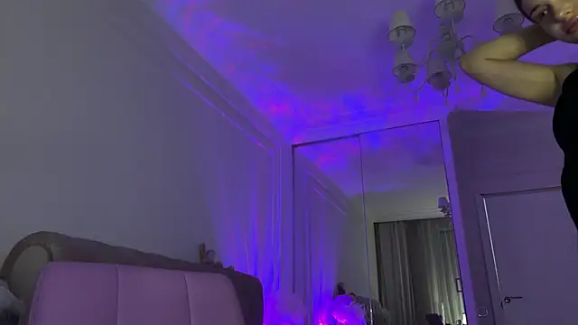 Kisskeyy online show from February 9, 2025, 8:13 pm