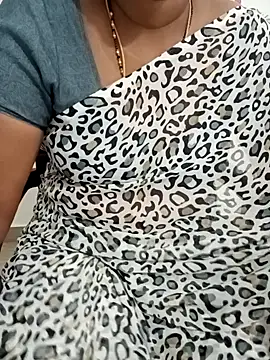 Snapshot of Tamil_Meera12 chatting on February 10, 2025, 8:53 am Tamil Meera12 online show from February 10, 2025, 8:53 am