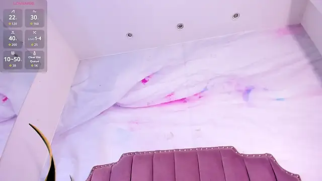 Lia Guzman online show from December 19, 2025, 3:10 am