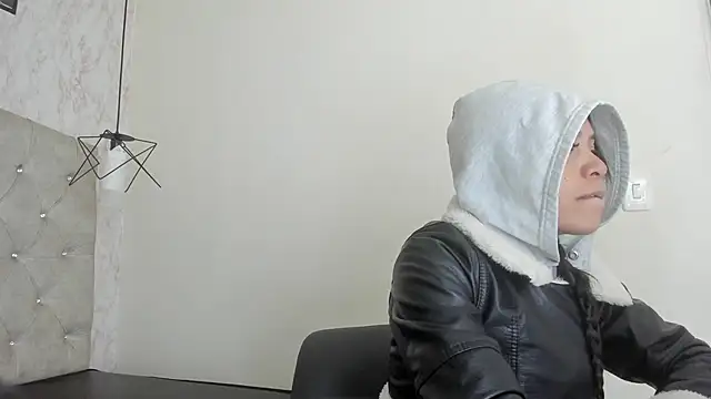 Raichell  online show from June 1, 2026, 11:54 am