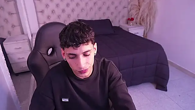 JhoanLeandro online show from April 19, 2026, 6:03 am