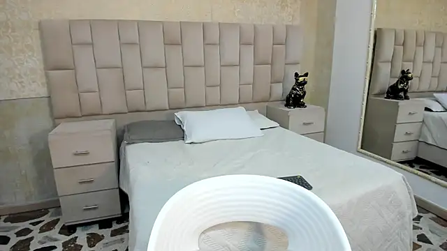 JhoanLeandro online show from September 28, 2025, 9:00 pm