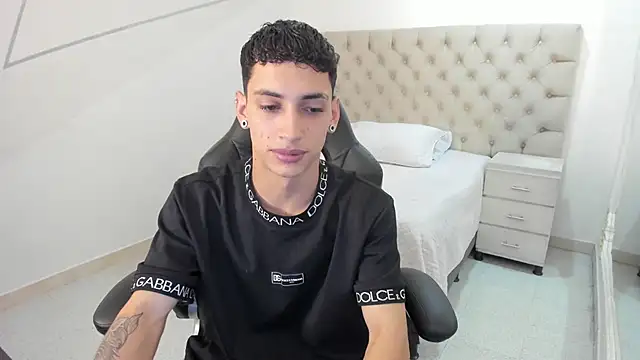 JhoanLeandro online show from September 21, 2025, 5:45 am