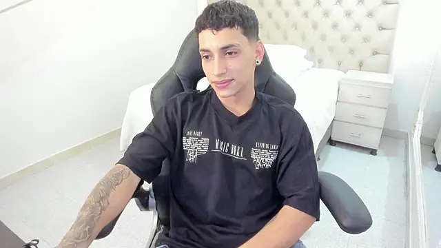 JhoanLeandro online show from September 25, 2025, 5:57 am