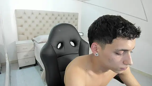 JhoanLeandro online show from October 17, 2025, 7:00 am