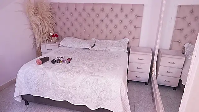 JhoanLeandro online show from March 13, 2026, 4:50 am