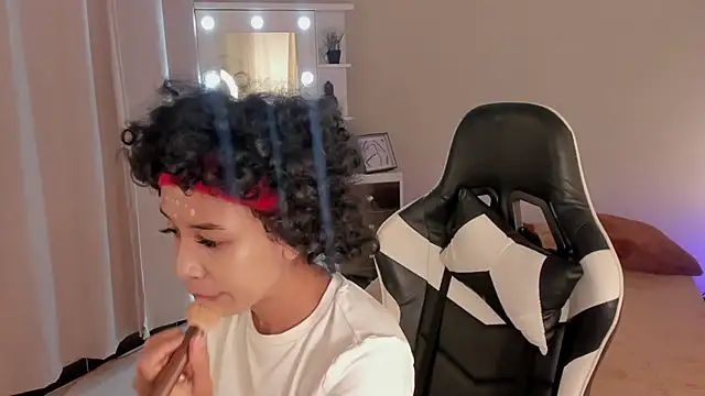 leahaltomm online show from March 6, 2025, 6:37 pm