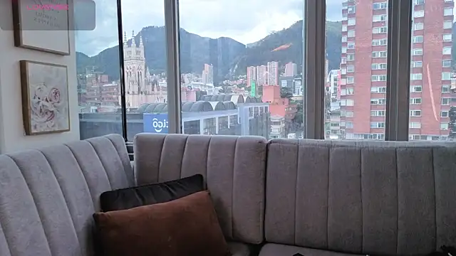 Daphne chers online show from April 1, 2026, 7:33 pm