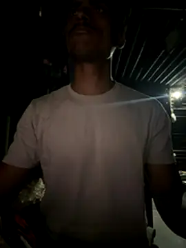 Snapshot of Loveinsync chatting on November 28, 2025, 8:58 am Loveinsync online show from November 28, 2025, 8:58 am