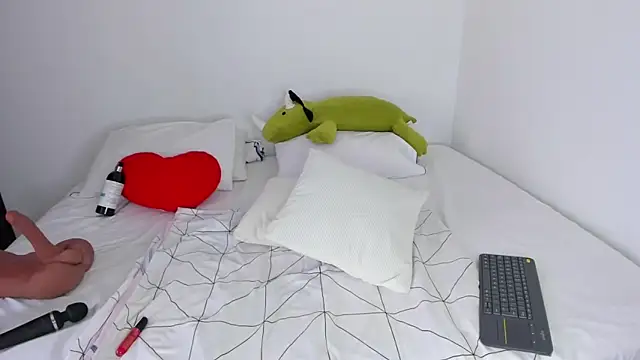 Snapshot of TinaPutina chatting on September 25, 2025, 10:05 pm TinaPutina online show from September 25, 2025, 10:05 pm