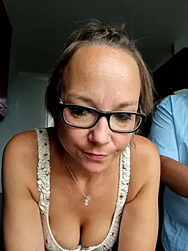 Fuxy-love69 online show from June 2, 2026, 1:00 pm