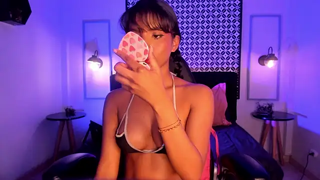 Gigi Strawberry online show from March 13, 2025, 8:04 am