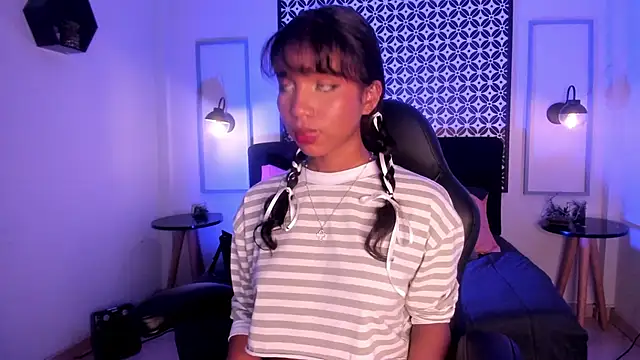 Gigi Strawberry online show from March 14, 2025, 4:32 am