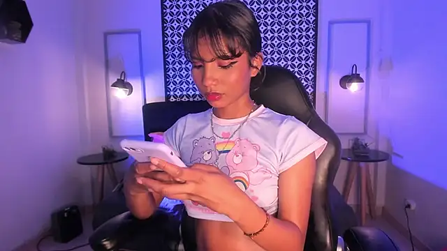 Gigi Strawberry online show from March 19, 2025, 7:51 am