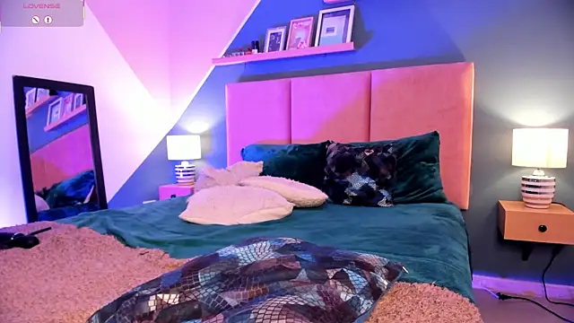 Gigi Strawberry online show from December 20, 2025, 5:32 am