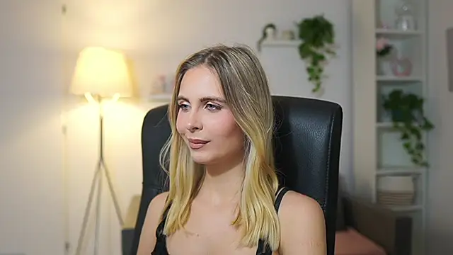 catecrago  online show from November 27, 2025, 7:03 pm