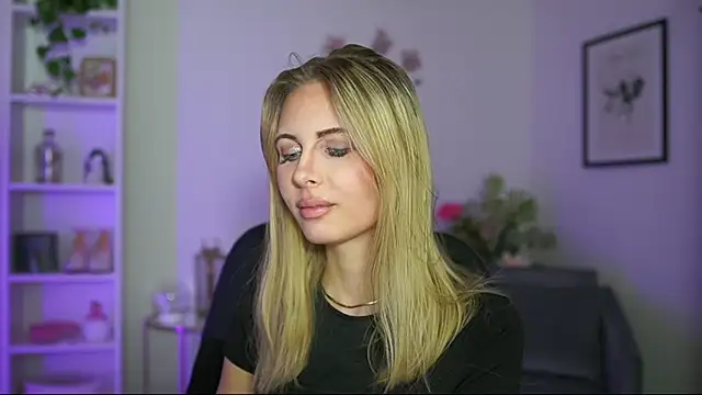 catecrago  online show from February 25, 2025, 4:57 pm