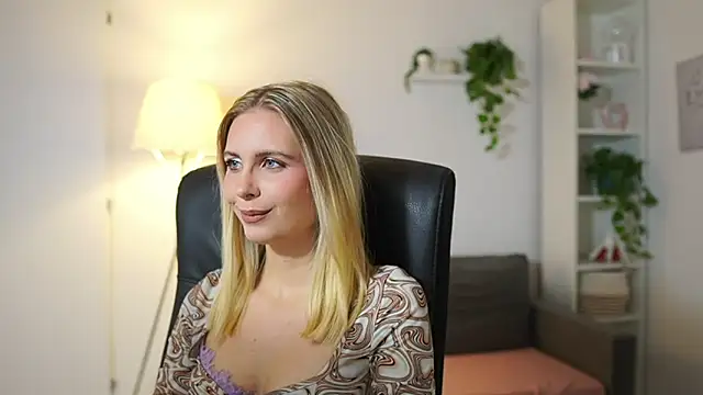 catecrago  online show from October 15, 2025, 12:57 pm