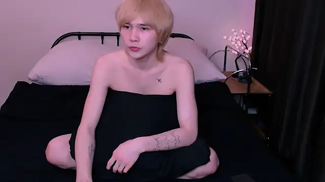 Snapshot of rennnuts chatting on February 18, 2026, 4:47 pm rennnuts online show from February 18, 2026, 4:47 pm