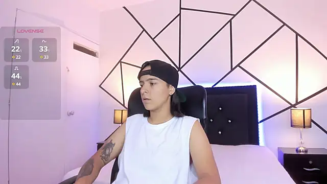 Liiam smith  online show from March 20, 2025, 12:43 pm