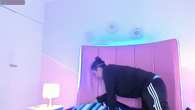 Liiam smith  online show from September 24, 2025, 12:55 pm