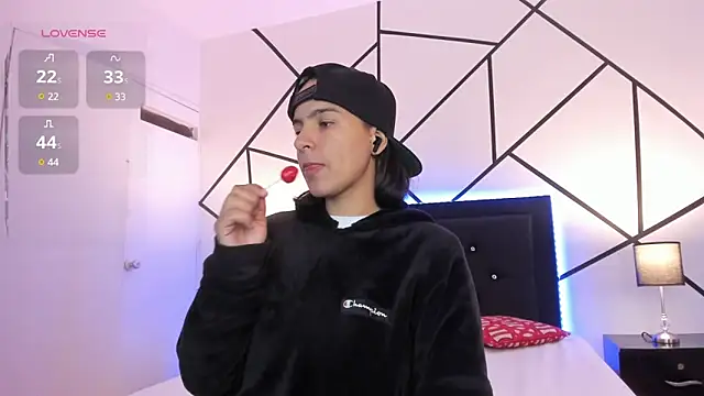 Liiam smith  online show from March 7, 2025, 3:49 pm