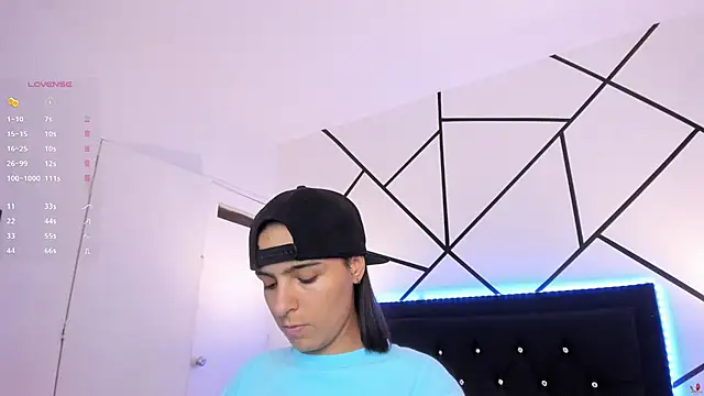 Liiam smith  online show from March 16, 2025, 4:23 pm