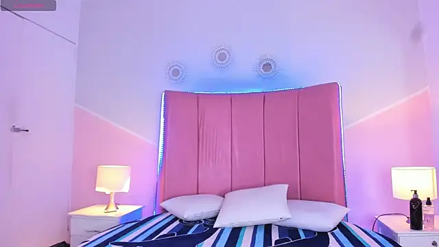 Liiam smith  online show from September 21, 2025, 12:43 pm