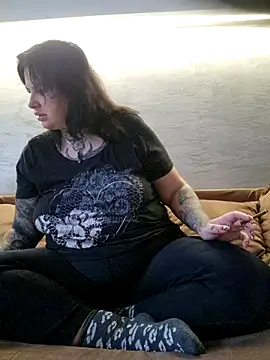 CannabisQueenn online show from November 17, 2025, 7:23 am