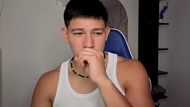 Snapshot of JamesCr_ chatting on July 30, 2026, 12:37 pm JamesCr online show from July 30, 2026, 12:37 pm