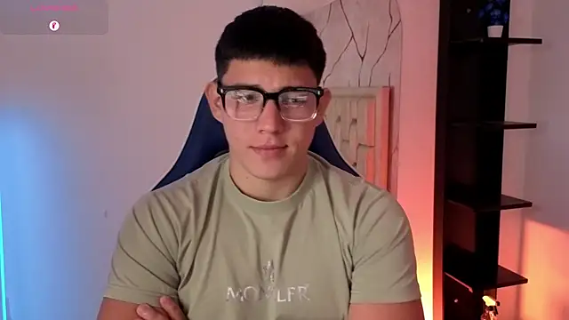Snapshot of JamesCr_ chatting on July 28, 2026, 3:21 pm JamesCr online show from July 28, 2026, 3:21 pm