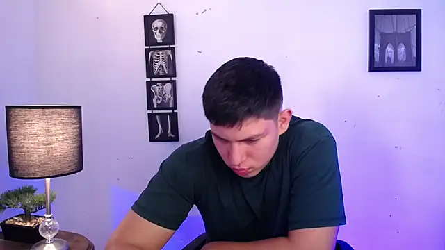 Snapshot of JamesCr_ chatting on November 5, 2025, 12:41 pm JamesCr online show from November 5, 2025, 12:41 pm