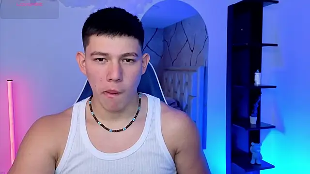 Snapshot of JamesCr_ chatting on July 7, 2026, 12:20 pm JamesCr online show from July 7, 2026, 12:20 pm