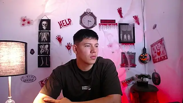 Snapshot of JamesCr_ chatting on October 30, 2025, 10:13 am JamesCr online show from October 30, 2025, 10:13 am